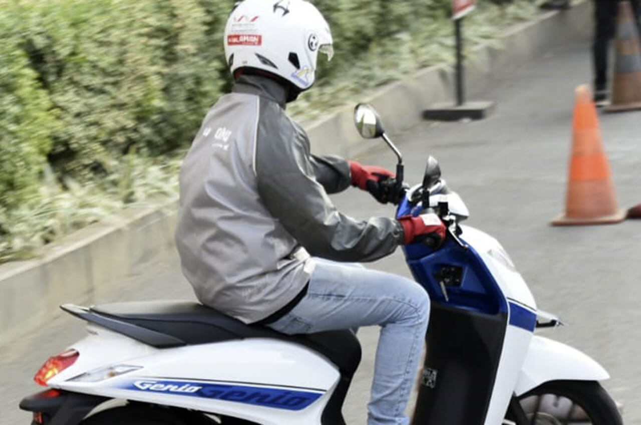 Naik Skutik Ini Trik triknya