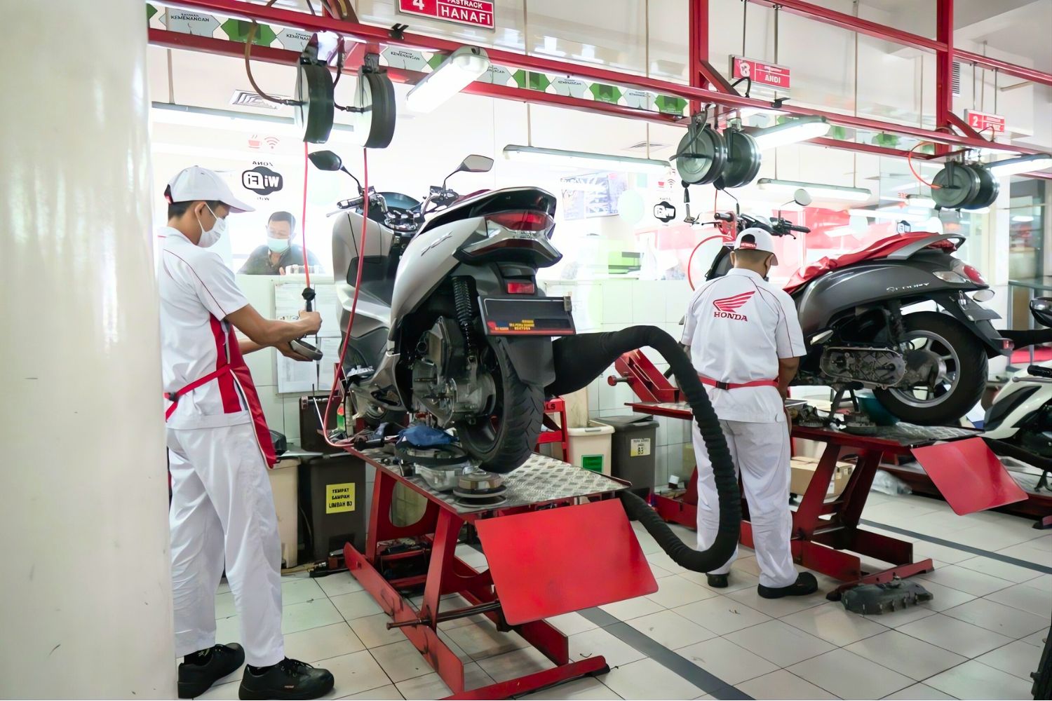 Penyebab Mesin Motor Bunyi Ngelitik Saat di Gas