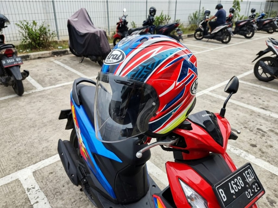 helm parkir (1)